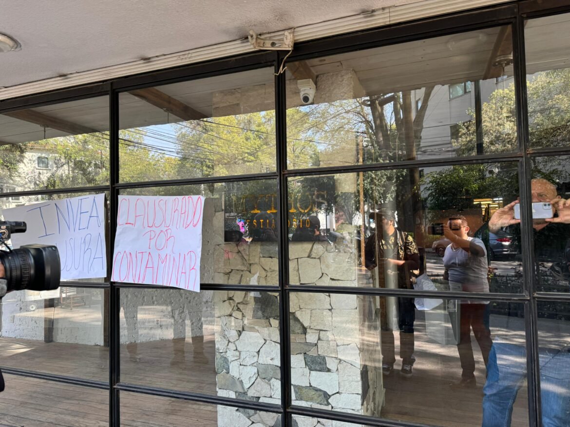 Protestan vecinos de Polanco contra Bar Mythos por contaminantes y construcción ilegal