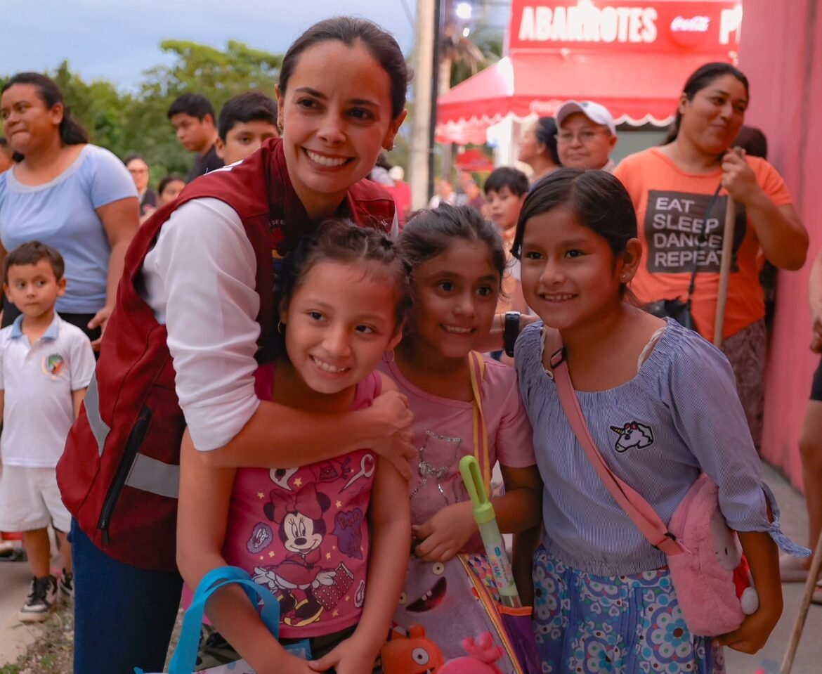 Ana Patricia Peralta y vecinos de la SM 253 contribuyen por un Cancún limpio