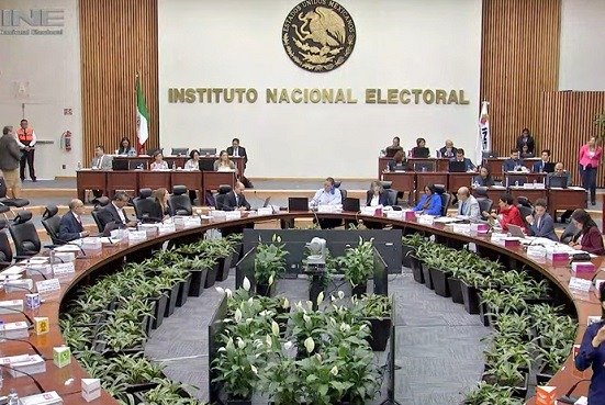 Aprueban que cpartidos postulen 5 de 9 a mujeres en gubernaturas
