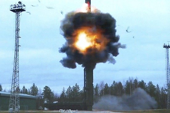 Rusia realiza ensayo de "ataque nuclear masivo" con supervisión de Putin