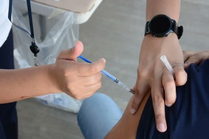 Inicia vacunación contra Covid-19 e influenza estacional