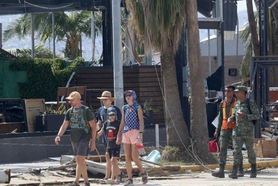 Turistas extranjeros varados en Acapulco regeesaron a sus países de origen: SRE