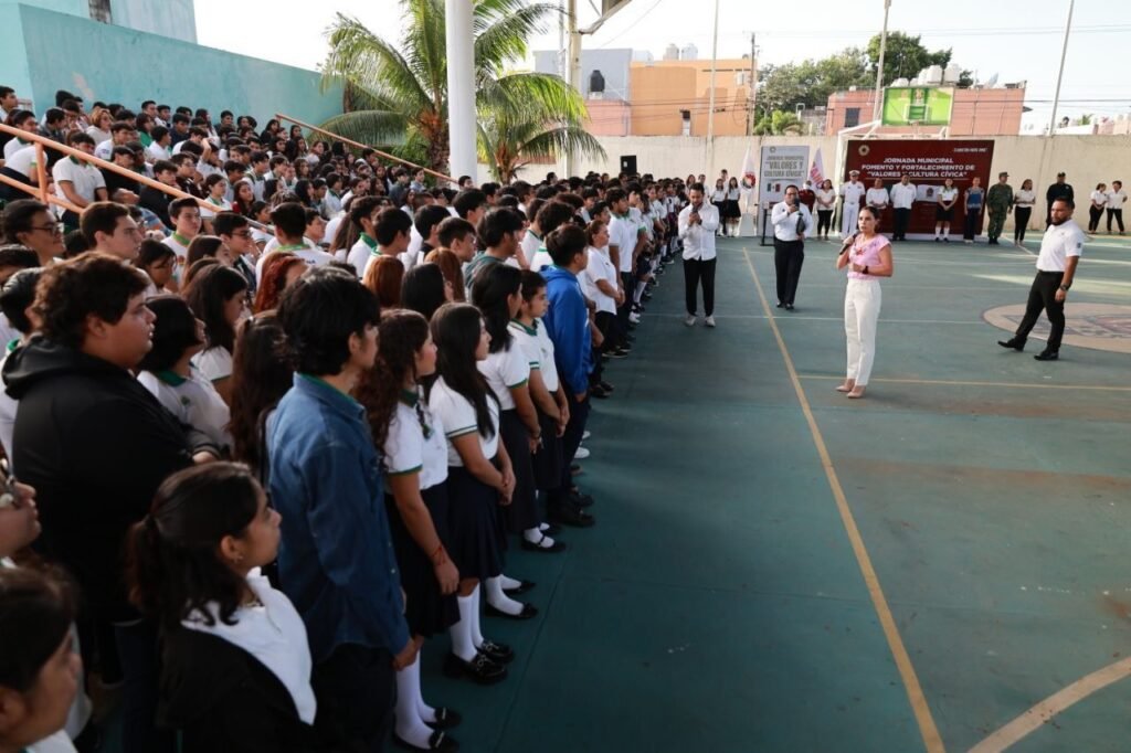 Ana Patricia Peralta llama a jóvenes a trabajo conjunto por Cancún