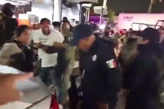 Cae elevador de oficinas del Metro CDMX, una persona lesionada