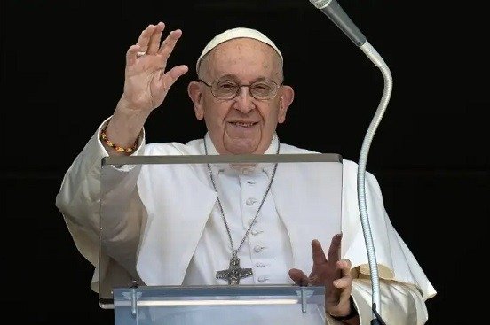 El Vaticano permitirá a los sacerdotes bendecir parejas del mismo sexo