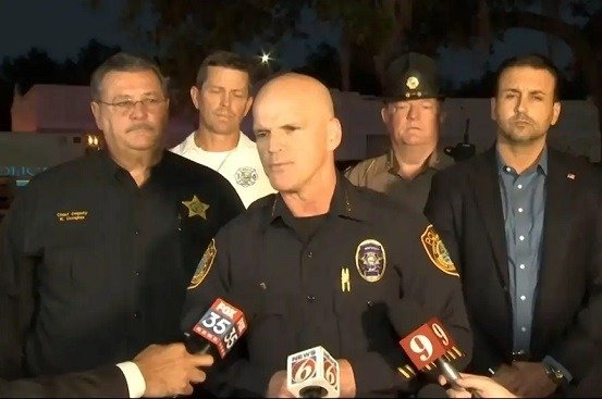 Tiroteo en centro comercial de Florida deja un muerto y un herido