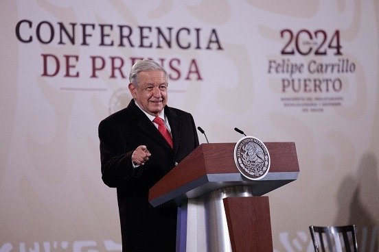 Celebra AMLO integración de Lenia Batres a SCJN
