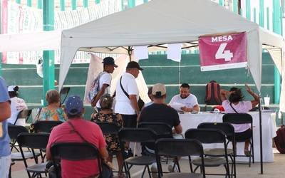 Entregan 270 mil apoyos a familias de Acapulco y Coyuca de Benítez