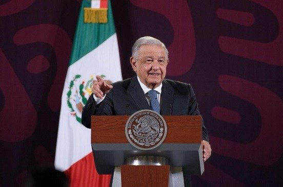 AMLO califica de asunto político que YouTube bajara su conferencia