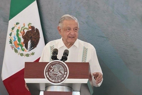 Pese a "calumnias" estoy dispuesto a cumplir ley electoral: AMLO