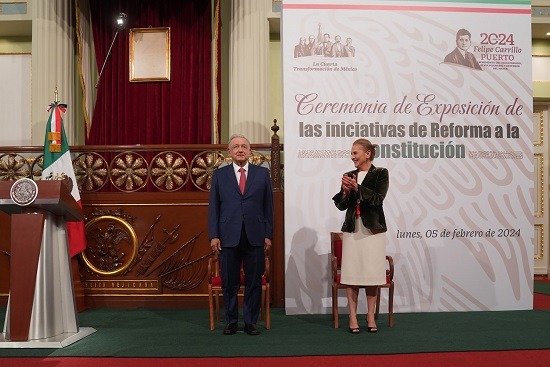 Presenta AMLO paquete de veinte reformas a la Constitución