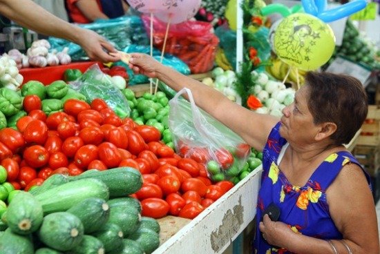 Incremento en alimentos impulsa inflación; sin cambios en tasa de interés