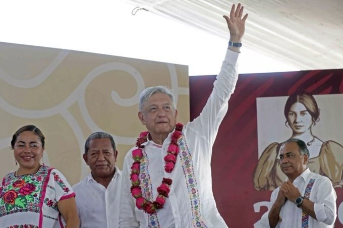 AMLO critica paro de transportistas; rechaza ceder a chantajes por bloqueos