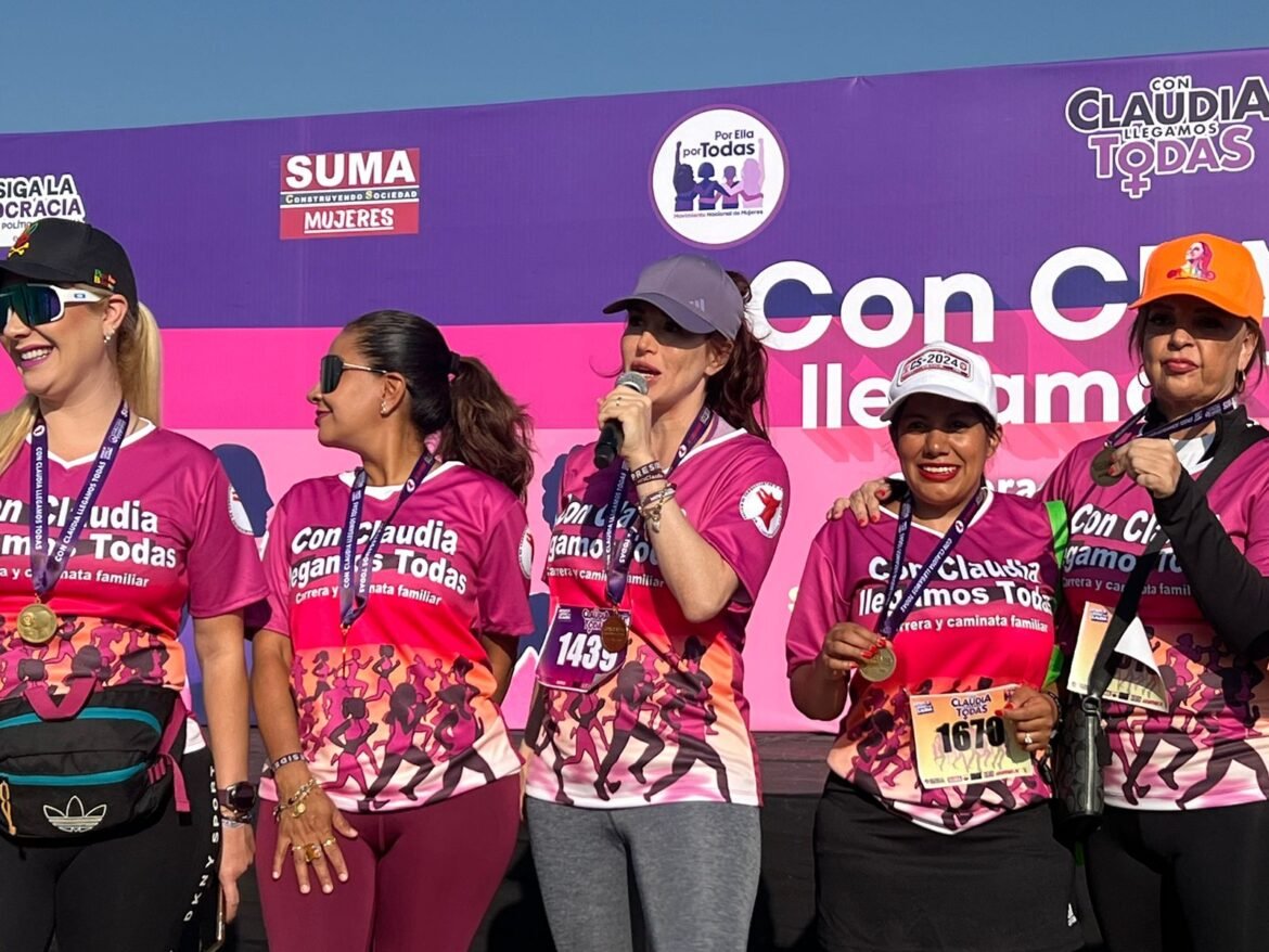 Organiza "Suma Mujeres" caminata familiar a favor de Sheinbaum