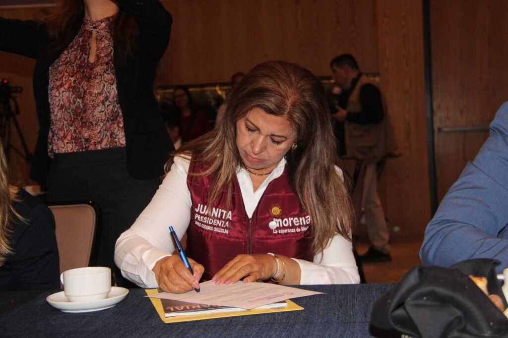 Juanita Carrillo firma con Coparmex el Acuerdo por un México con Desarrollo Inclusivo