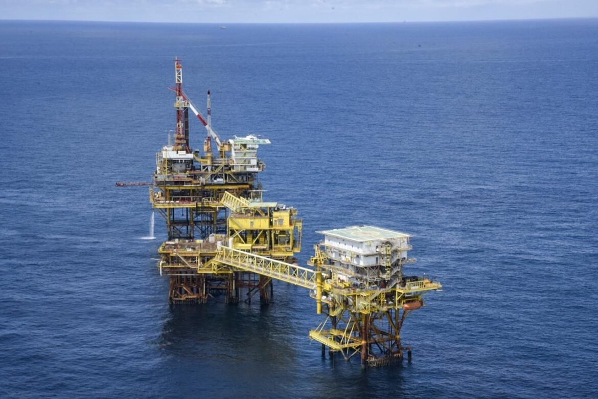 Baja la producción de crudo mexicano