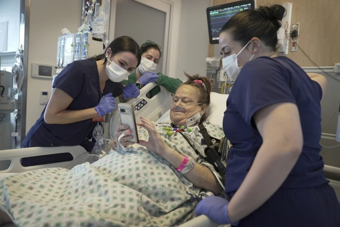 Muere primera persona con trasplante de riñón de cerdo