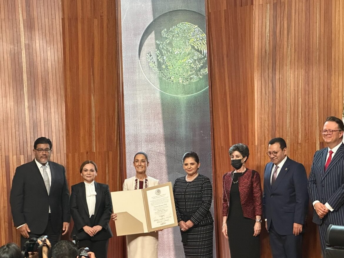 Claudia Sheinbaum recibe constancia como presidenta electa