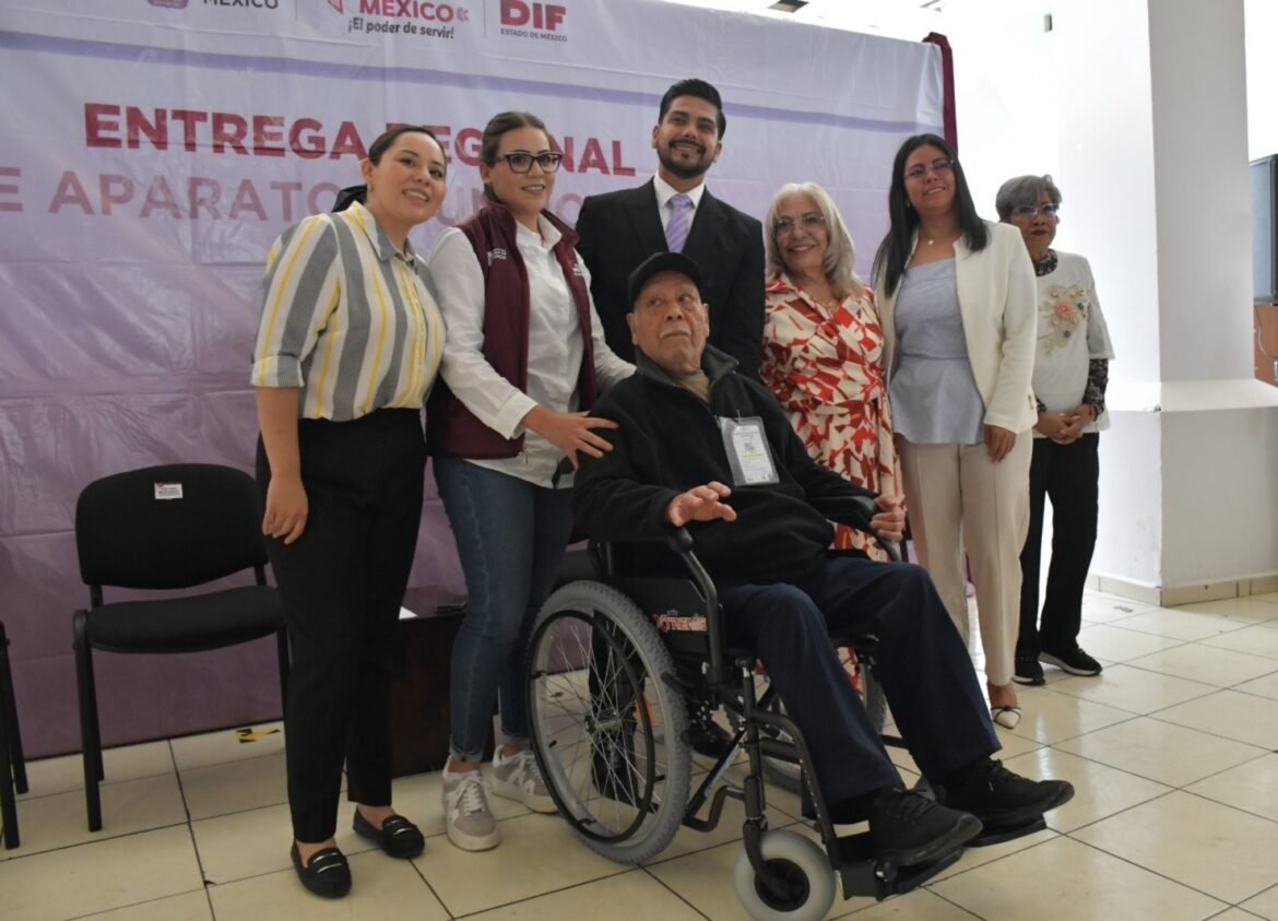 Alcalde de Nezahualcóyotl, Adolfo Cerqueda, encabeza entrega regional de aparatos funcionales para adultos mayores de once municipios