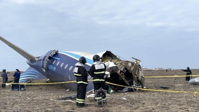 Se estrella avión con 67 personas a bordo en Kazajistán