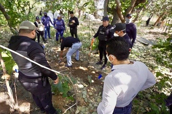 Hallan 15 cuerpos en fosas clandestinas tras cateos en Chiapas