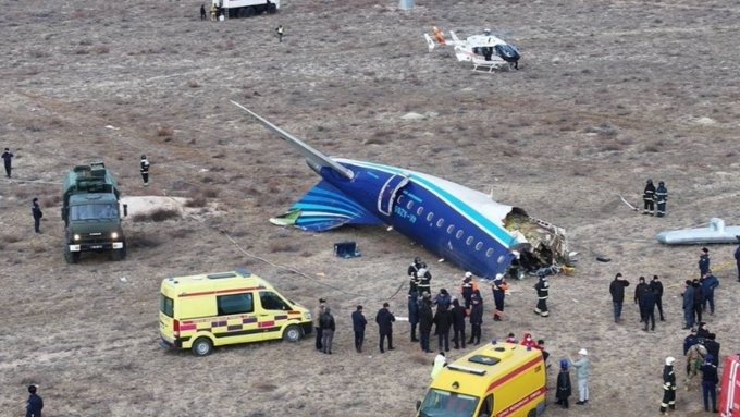Se estrella avión con 67 personas a bordo en Kazajistán