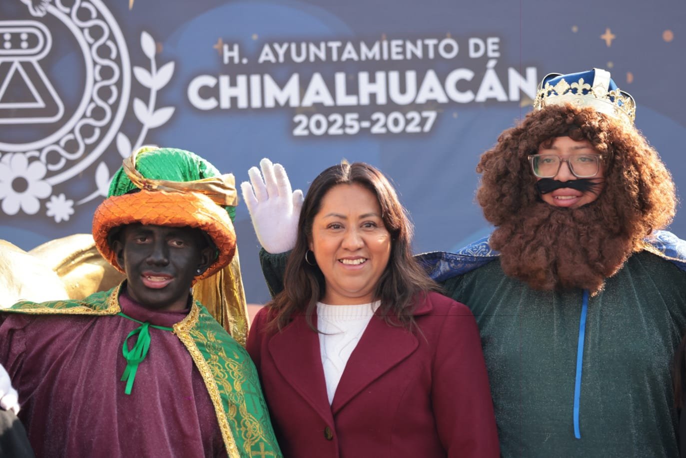 Con mega rosca y juguetes celebran Dia de Reyes en Chimalhuacán