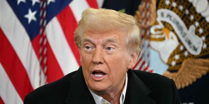 Chocan Trump y Petro por trato a migrantes deportados