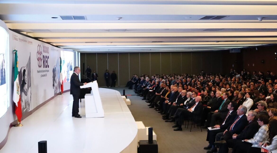 SRE pide intensificar defensa de los mexicanos en EU