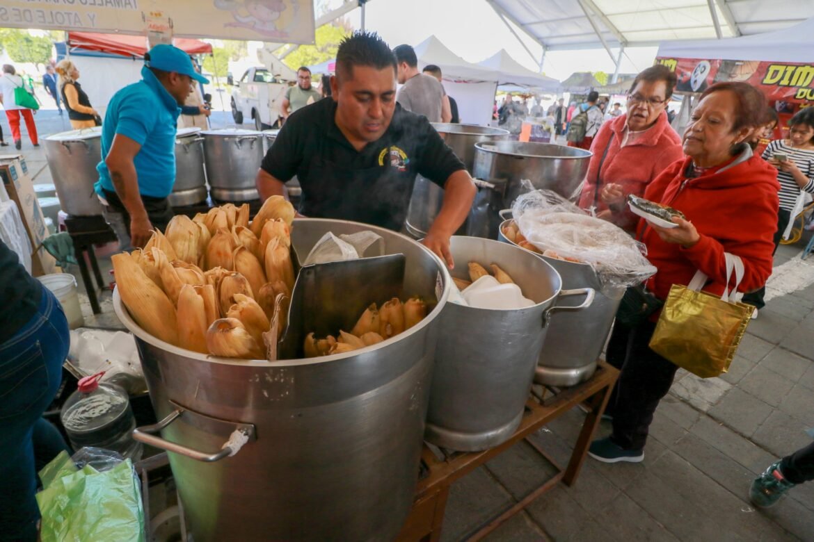 Arranca la Feria del Tamal, Pan y Atole en Neza con una gran variedad de sabores