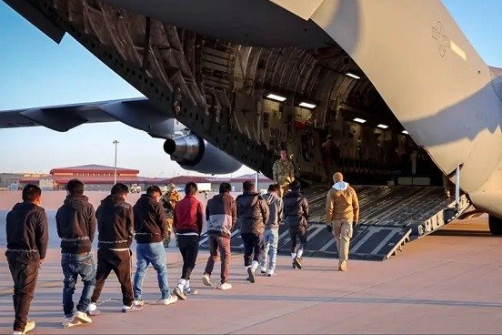 Vuelos de deportación de migrantes "han comenzado": EU