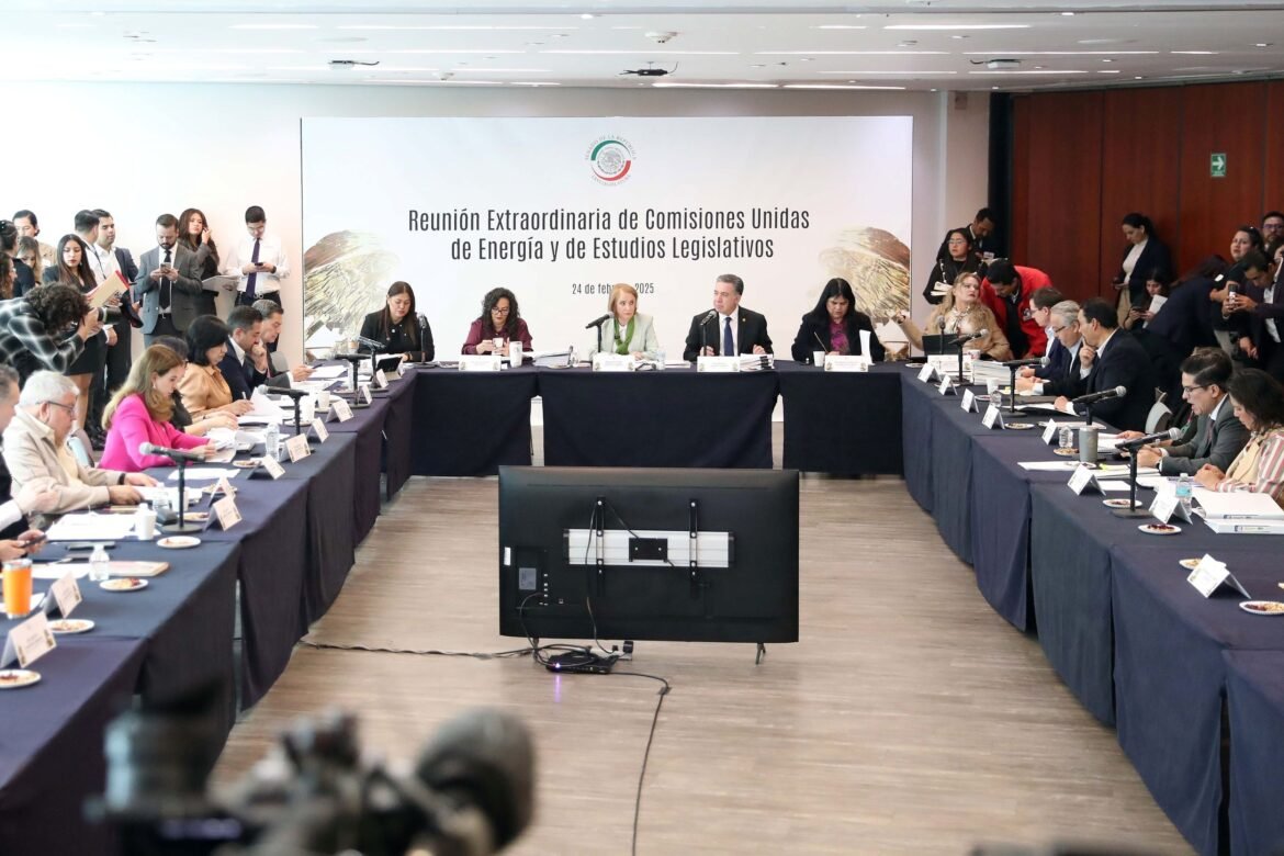 Aprueban comisiones del Senado dictamen de Leyes en materia energética