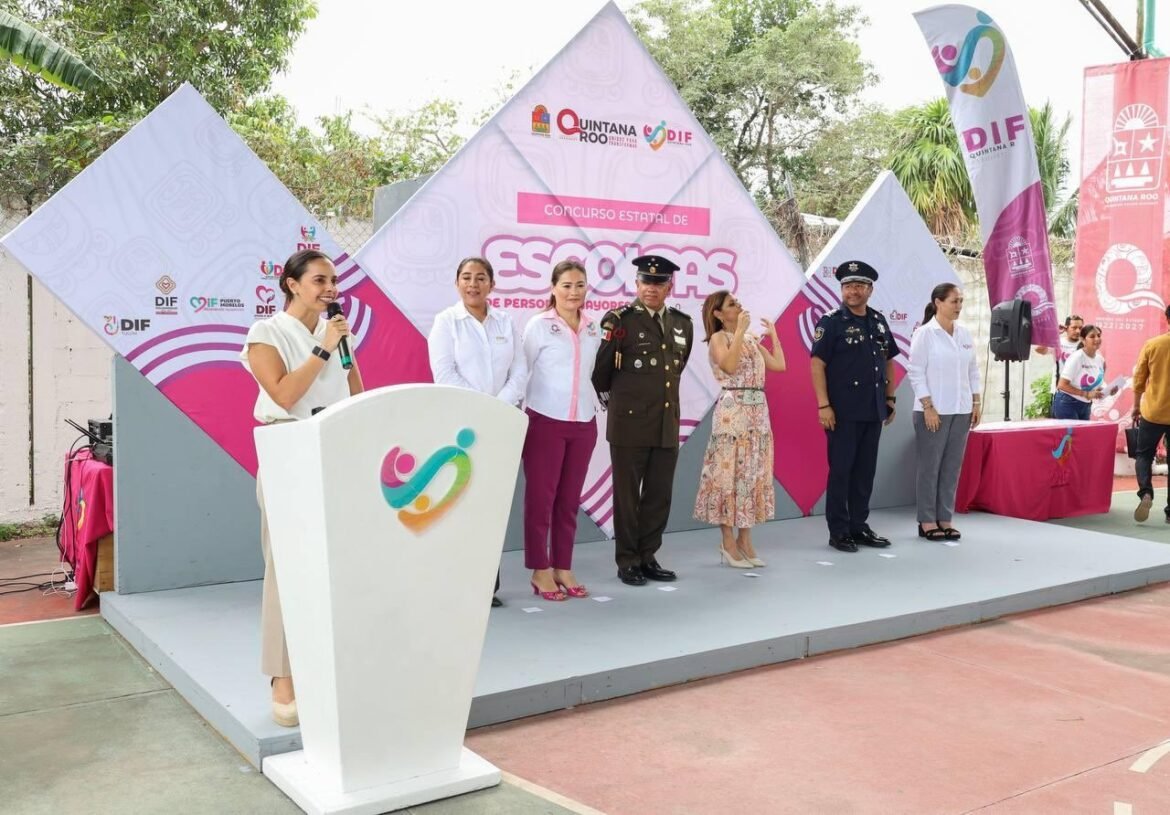 Premian Ana Paty Peralta y Verónica Lezama a ganadores del Concurso Estatal de Escoltas de Personas Mayores