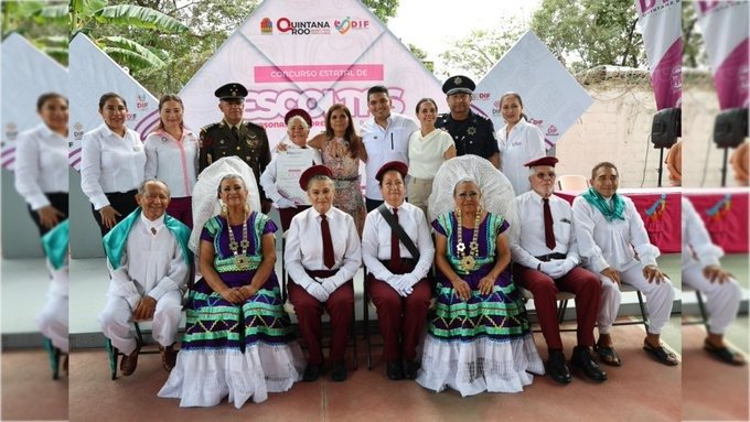 Premian Ana Paty Peralta y Verónica Lezama a ganadores del Concurso Estatal de Escoltas de Personas Mayores