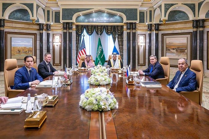 Acuerdan Rusia y EU reanudar relaciones diplomáticas y buscar la paz en Ucrania