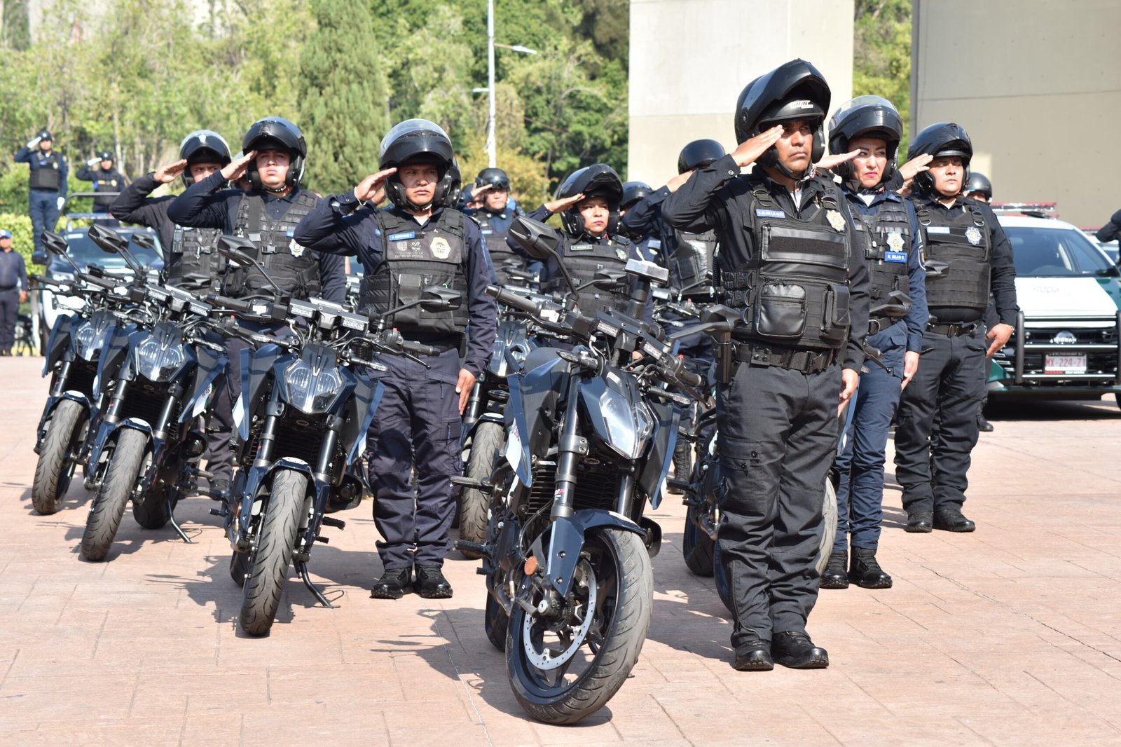 Ale Rojo de la Vega entrega 53 unidades policiacas y de protección civil