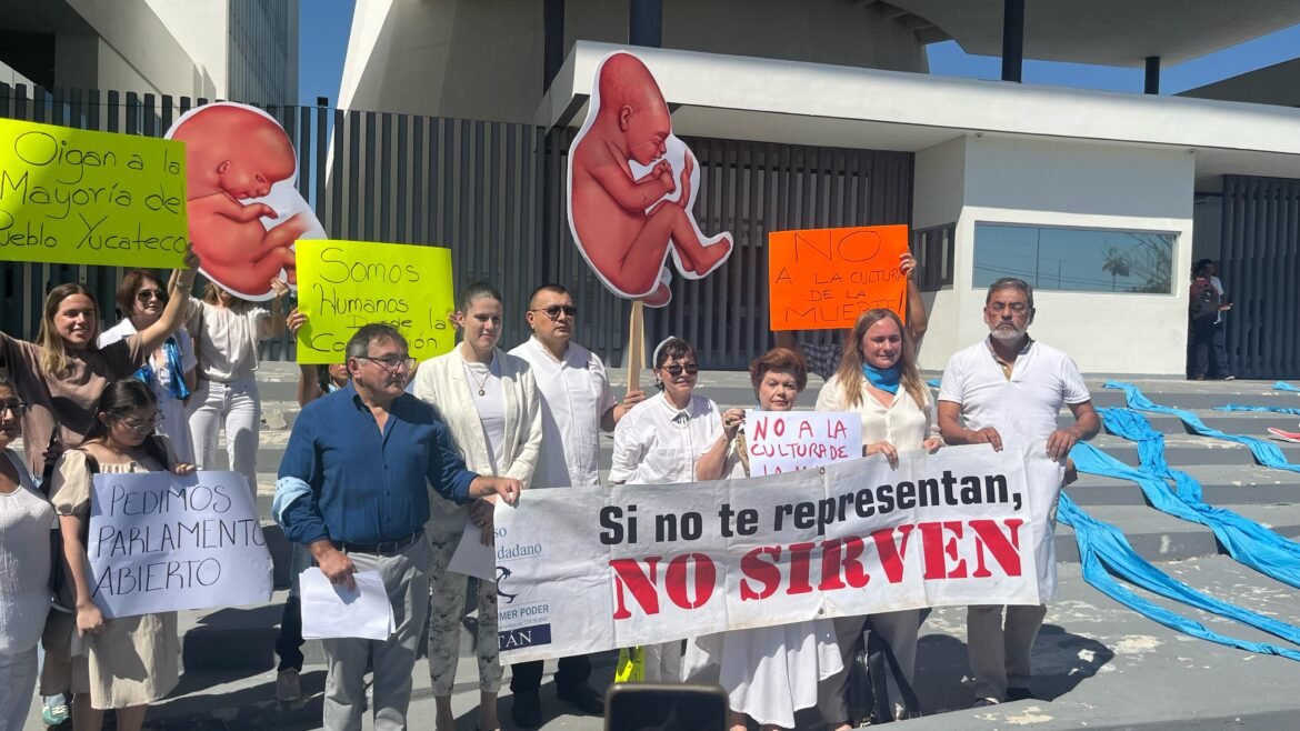 Se manifiestan a favor del Derecho a la Vida en Yucatán