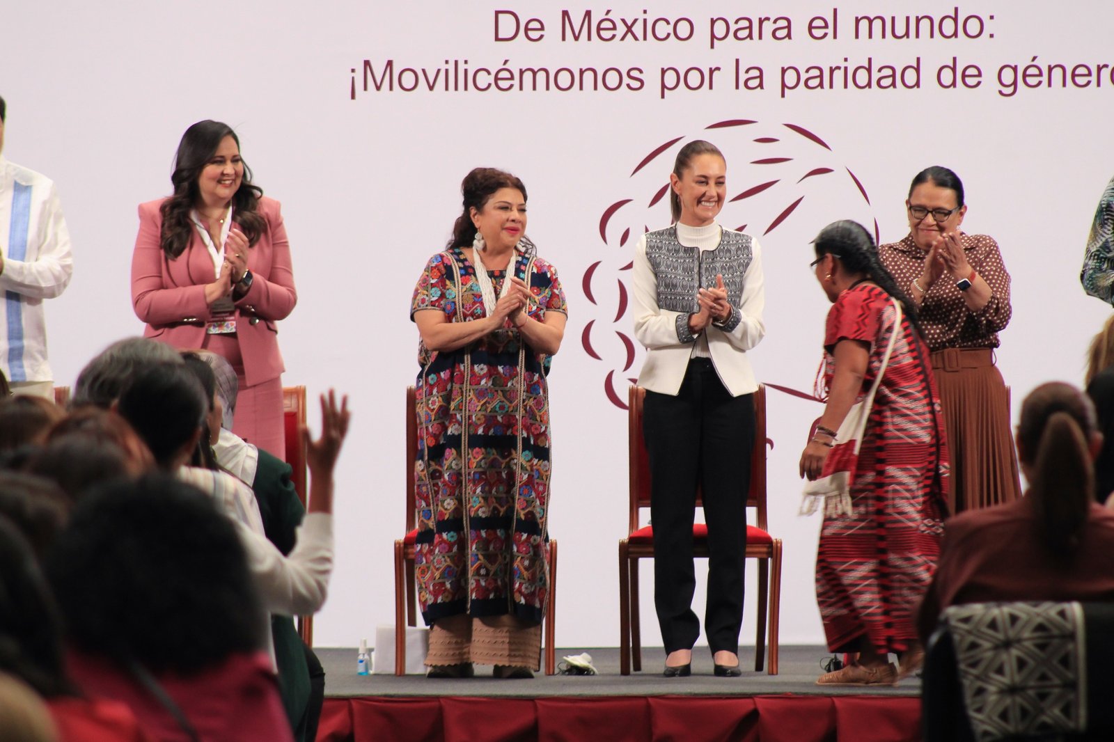 Vamos a construir una ciudad feminista y de cuidados: Brugada