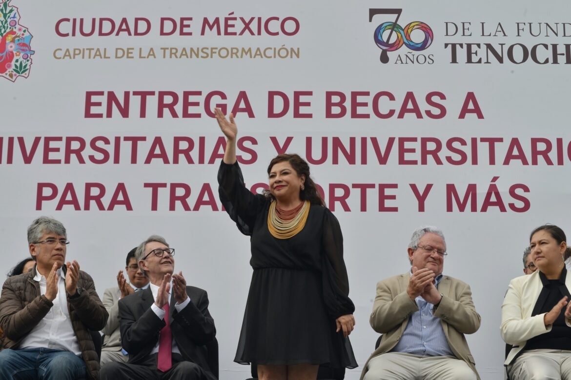 Propone Brugada comedores para estudiantes durante segunda entrega de apoyos