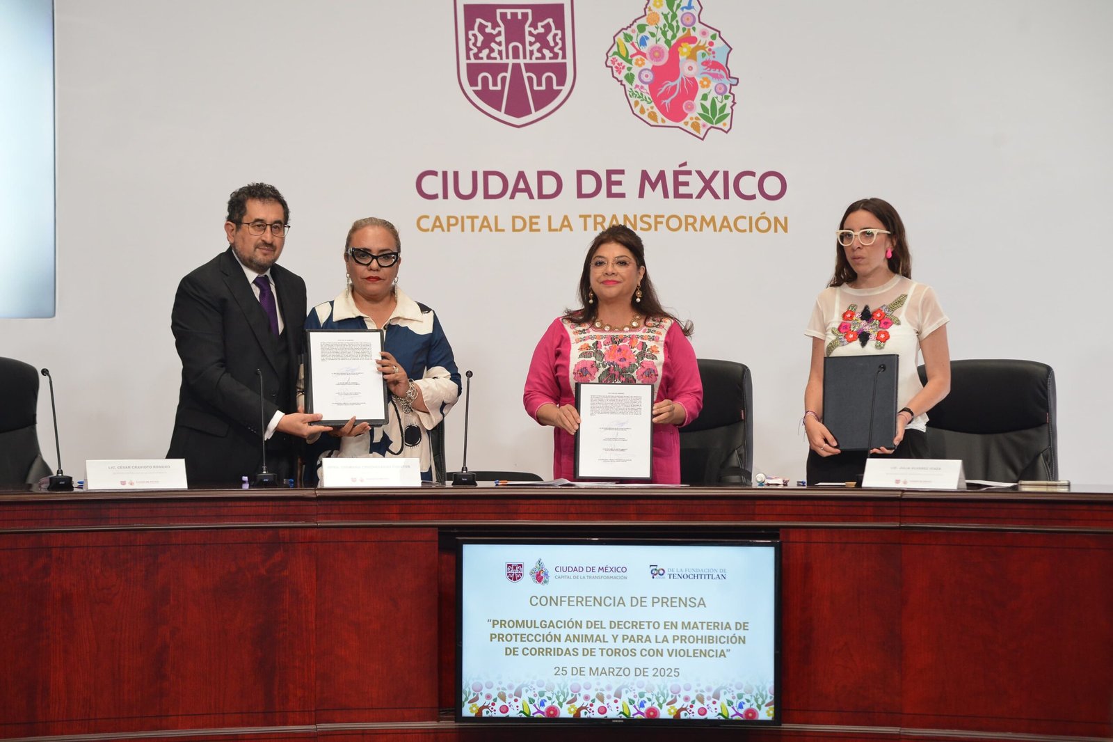 Firma Brugada decreto en materia de protección animal