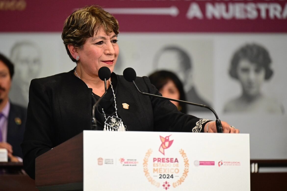 Entrega gobernadora Delfina Gómez Álvarez la Presea Estado de México 2024