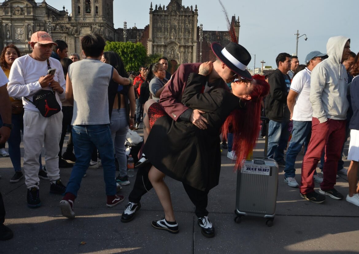 Reúne Noche de Primavera 2025 a más de 240 mil asistentes en 14 escenarios de la capital