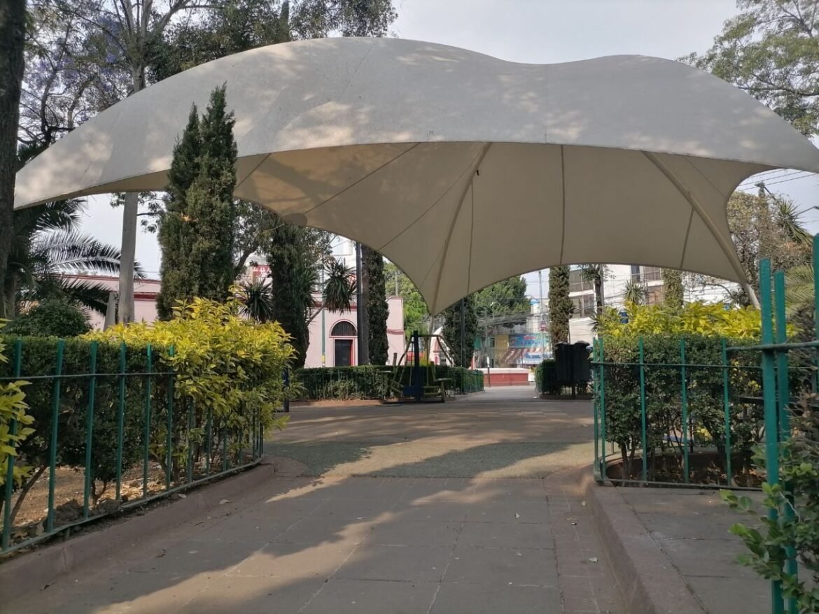 Gobierno de Ale Rojo de la Vega refuerza mantenimiento en plazas y parques de Morelos y Peralvillo