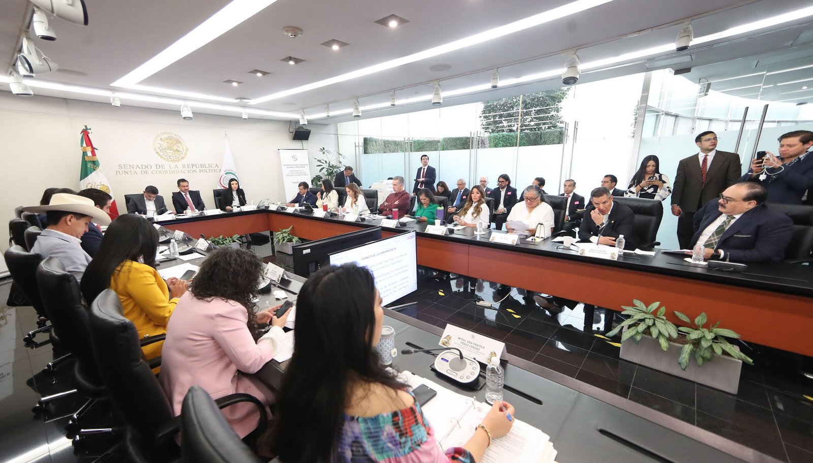 La economía mexicana es flexible con capacidad de ajustarse ante choques severos: Banxico