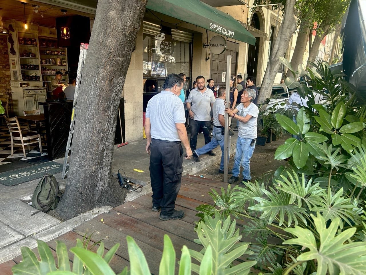 Como resultado de una revisión constante de enseres, alcaldía Cuauhtémoc ha apercibido a 140 establecimientos en 2025