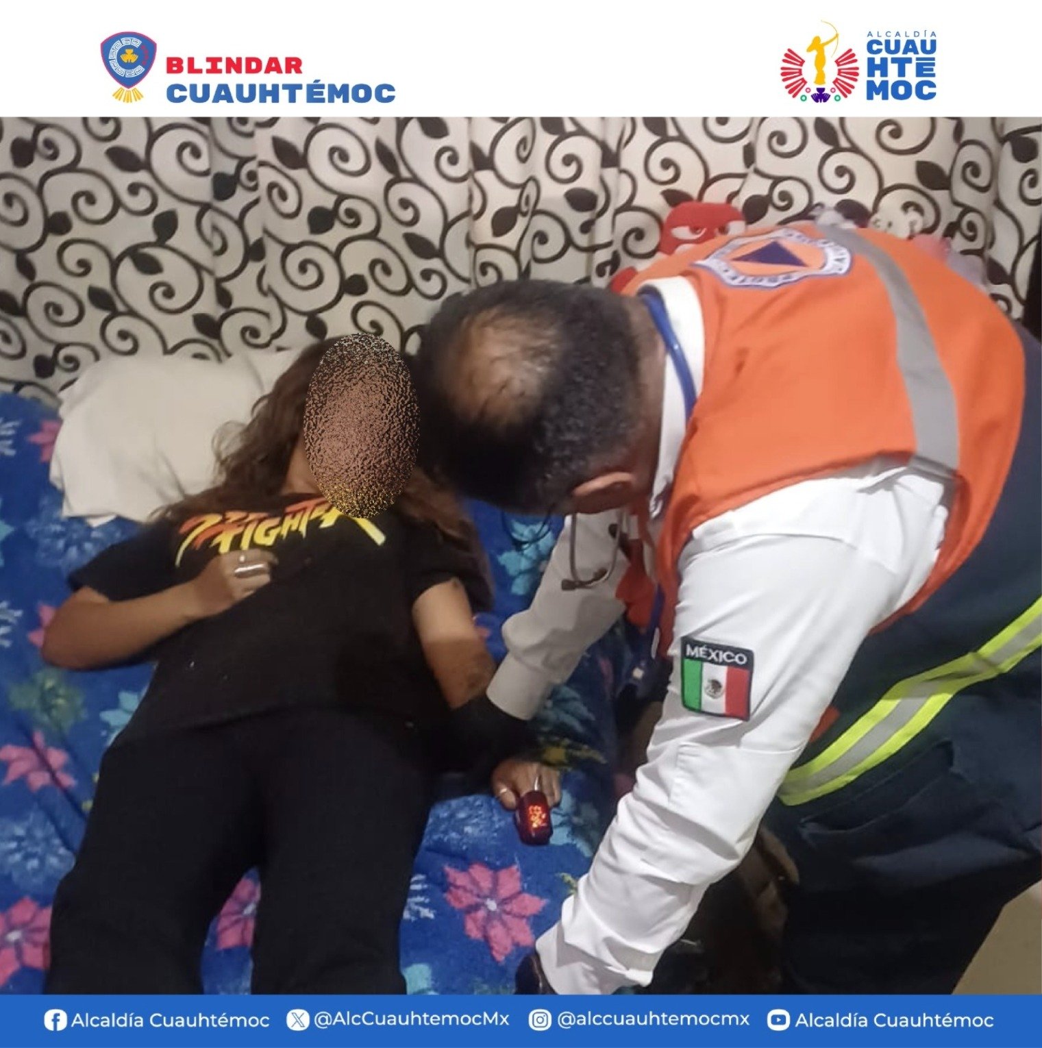 Personal de Protección Civil de la alcaldía Cuauhtémoc atiende a víctima de pinchazo en el Metro