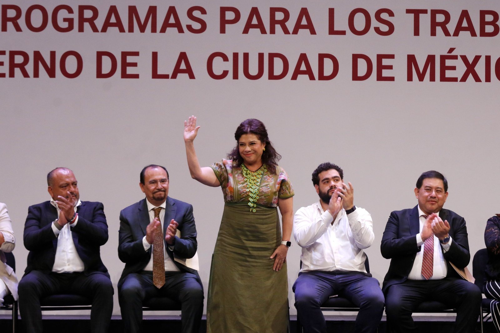 Anuncian programas en beneficio de más de 42 mil trabajadores del Gobierno de la CDMX
