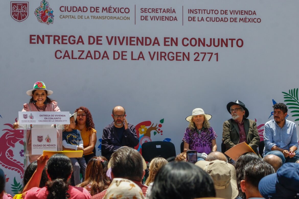 Entrega Clara Brugada 196 viviendas nuevas en Coyoacán