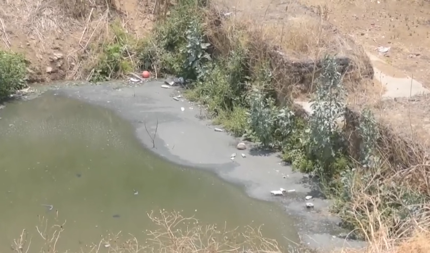 Vecinos de Ixtapaluca exigen desazolve de presa ante riesgo de desbordamiento y foco de infección