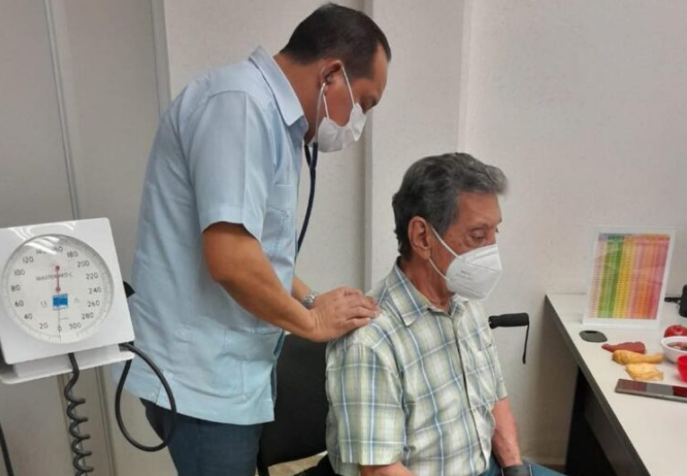 Ingresa Mario Villanueva de urgencia al hospital del ISSSTE